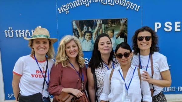 Les ambassadrices de PSE visitent le centre à Phnom-Penh