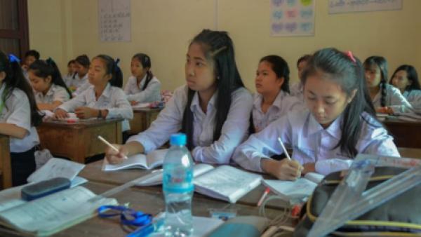 Etudiants en classe au centre PSE de Phnom Penh