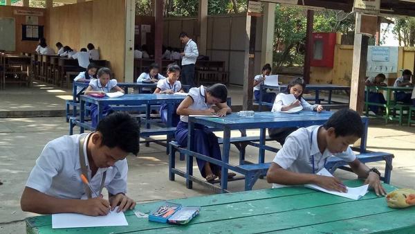 Des élèves de PSE en train de passer un examen 