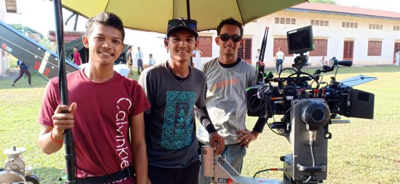 Les trois élèves en stage sur le tournage du film Onoda, 10 000 nuits dans la jungle