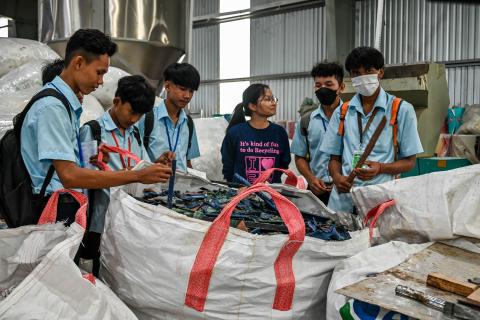 Des étudiants lors de la visite d'une usine de recyclage Des étudiants lors de la visite d'une usine de recyclage