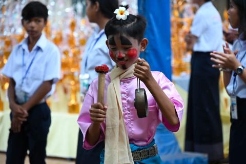 Un enfant lors de la cérémonie de Bun Pka pour l'éducation à PSE en 2024 Un enfant lors de la cérémonie de Bun Pka pour l'éducation à PSE en 2024