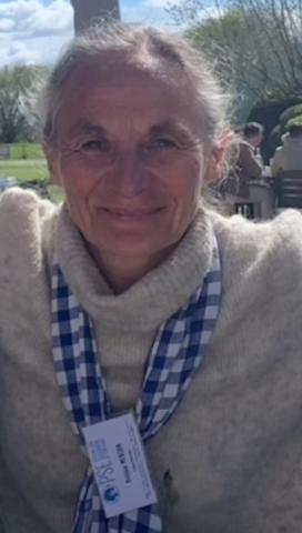 Bettina bénévole active