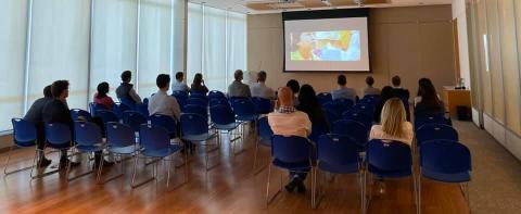 Projection d'un film de Pour un Sourire d'Enfant dans une entreprise