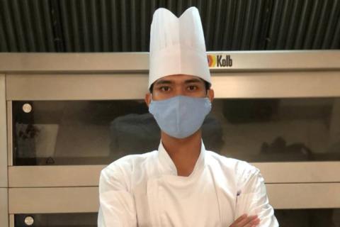 Sean Phirun, étudiant en cuisine en apprentissage chez Hyatt Sean Phirun, étudiant en cuisine en apprentissage chez Hyatt