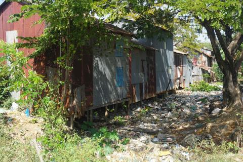 Des baraquements de tôle dans une communauté Des baraquements de tôle dans une communauté