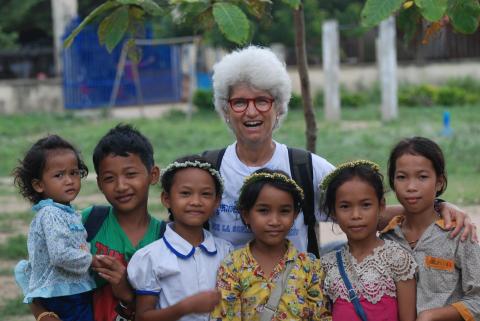 Marisa avec des enfants de PSE pendant les camps organisés chaque année par PSE Marisa avec des enfants de PSE pendant les camps organisés chaque année par PSE