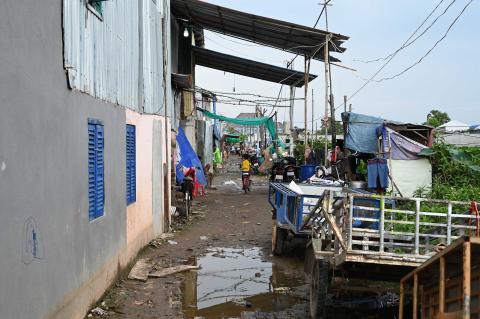 Une autre ruelle du bidonville de Prek Thom Une autre ruelle du bidonville de Prek Thom