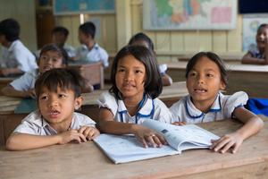Des enfants de Pour un Sourire d'Enfant en classe